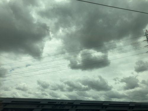 新幹線から見た曇り空