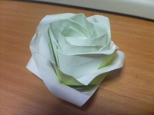 紙で作った薔薇