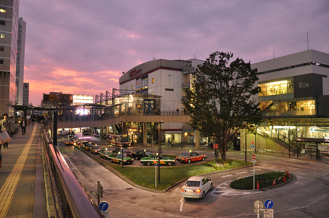 三鷹駅　夕暮れ