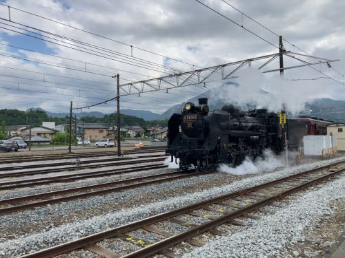 パレオエクスプレス 秩父駅を発車