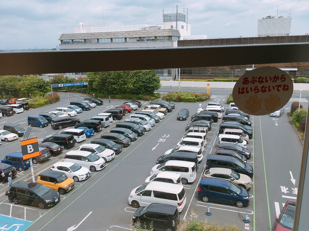 イオンモール東久留米　平面駐車場