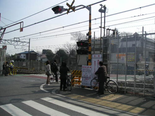 中央線　武蔵境駅　踏切