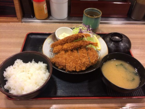 ロースかつとエビフライ定食