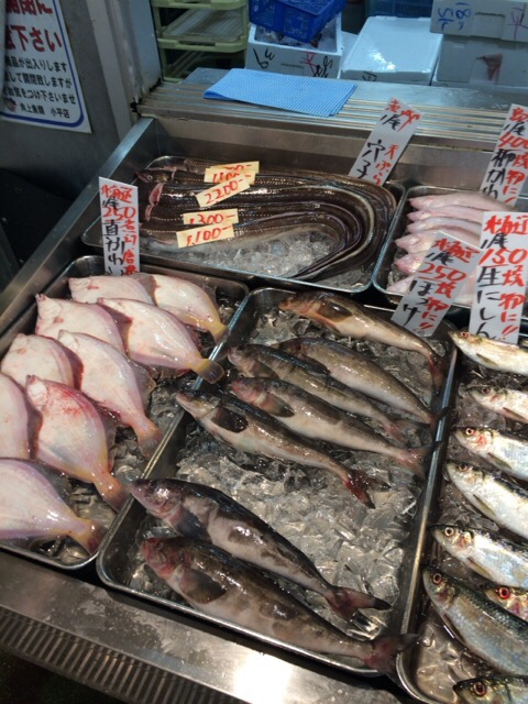 角上魚類　小平店　鮮魚売り場