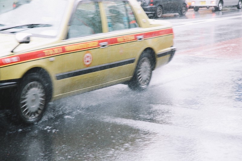 雨とタクシー