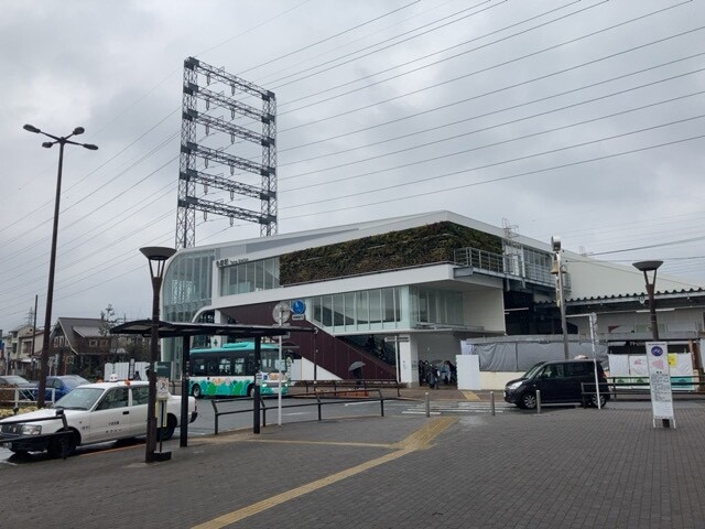 新しい多磨駅の橋上駅舎の完成