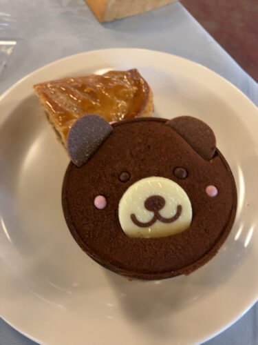 クマのスポンジケーキ