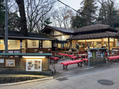 神代植物公園入口前の蕎麦屋