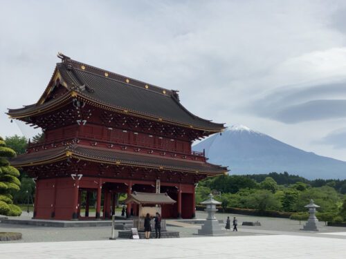 大石寺の三門