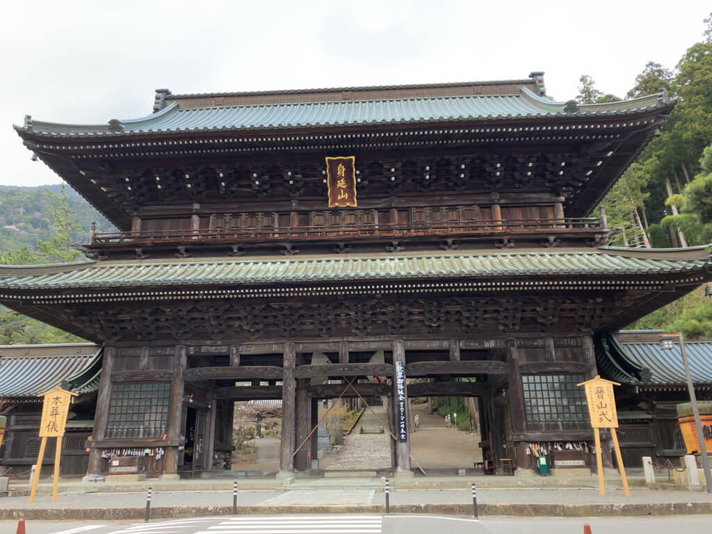 身延山久遠寺三門