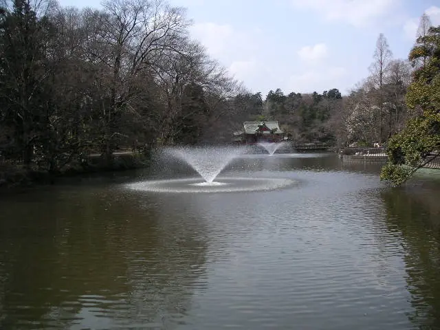 井の頭公園池と弁財天